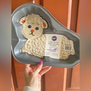 Nwt Wilton Deep Easter Lamb Cake Pan Baking, Mold, non-stick dishwasher safe